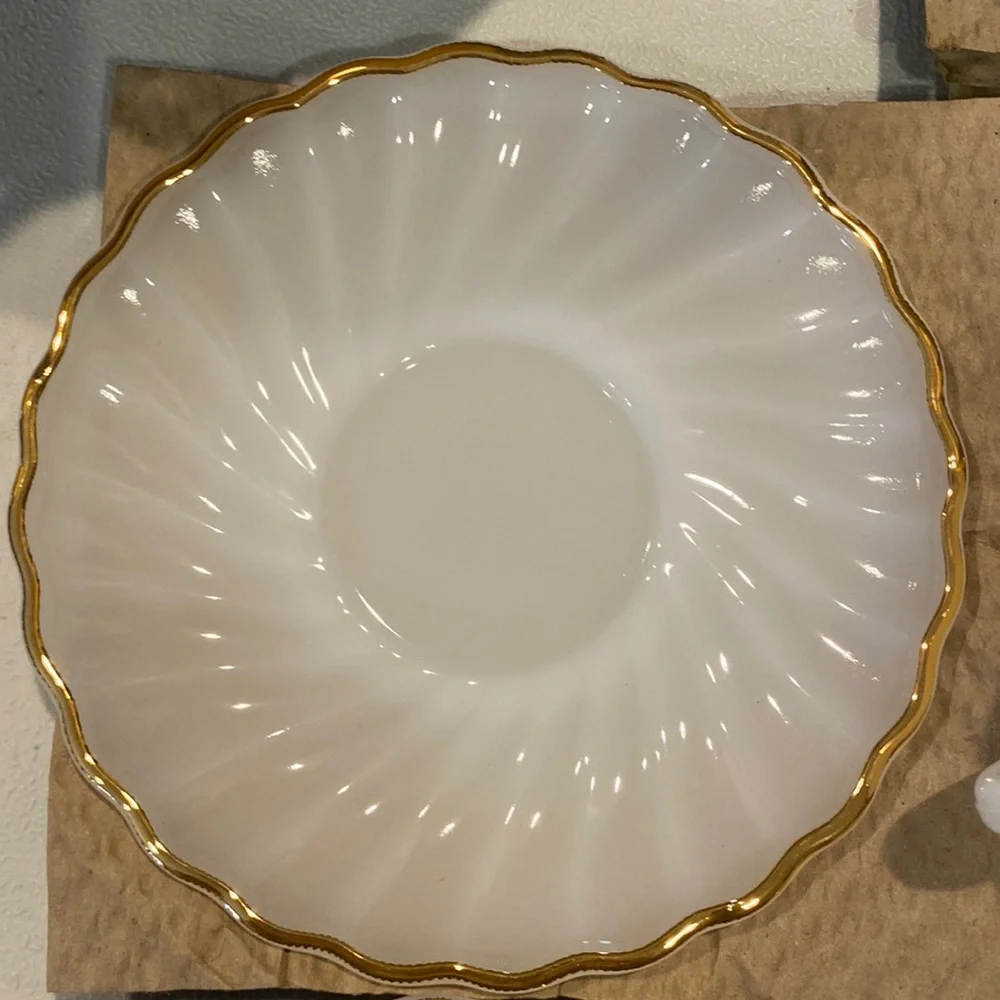 2 Fire King milk glass tea cups w/ 22K gold trim Golden shell anchor hocking - Picture 6 of 7